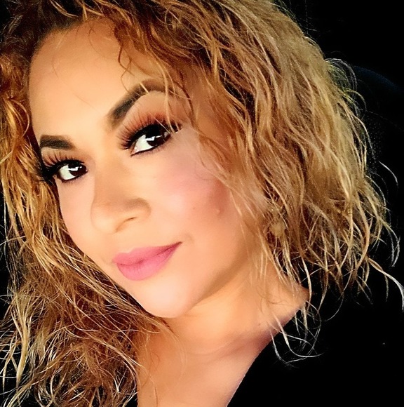 Meet your Posher, Sugey - Picture 1 of 1